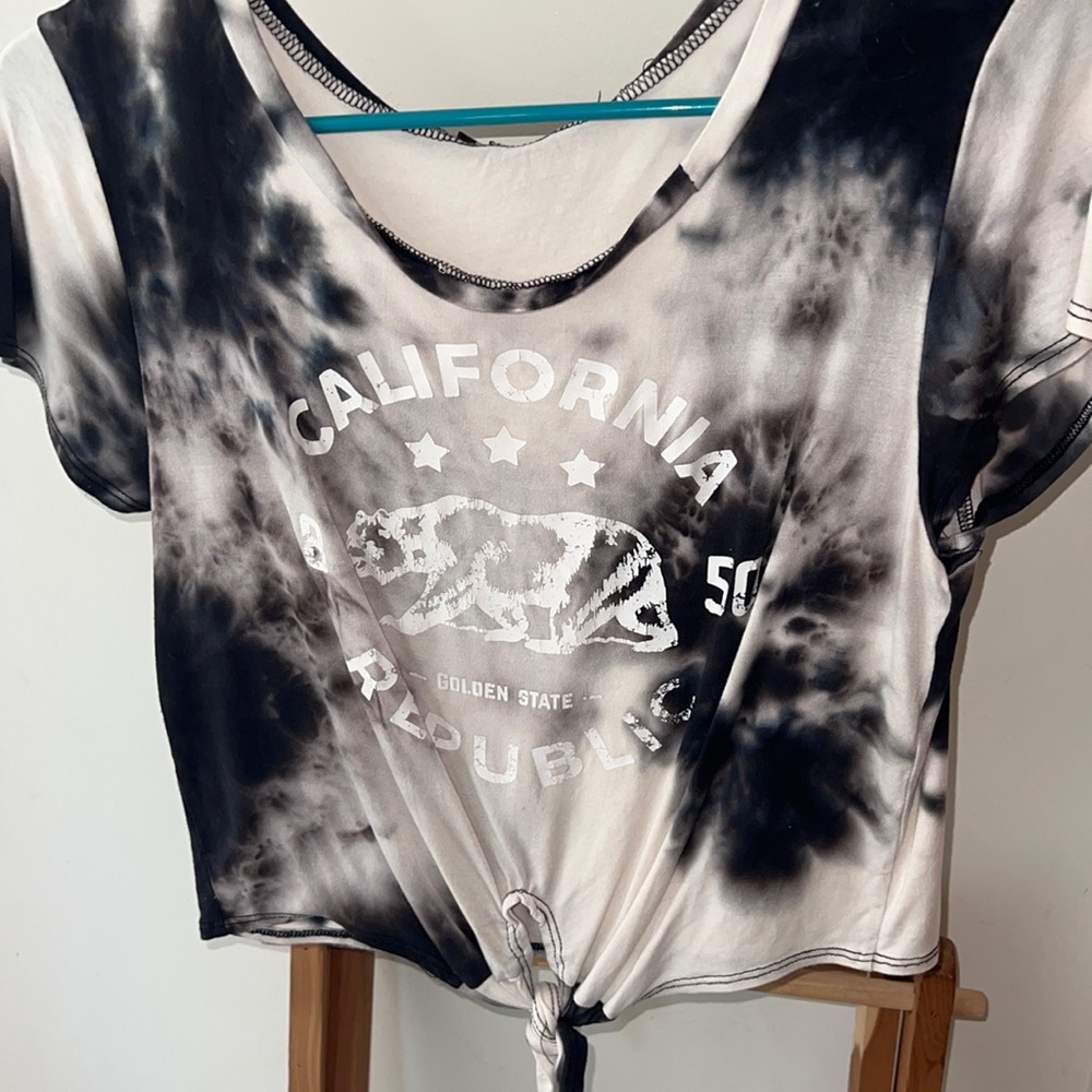 Black and white tye dye California republic tee